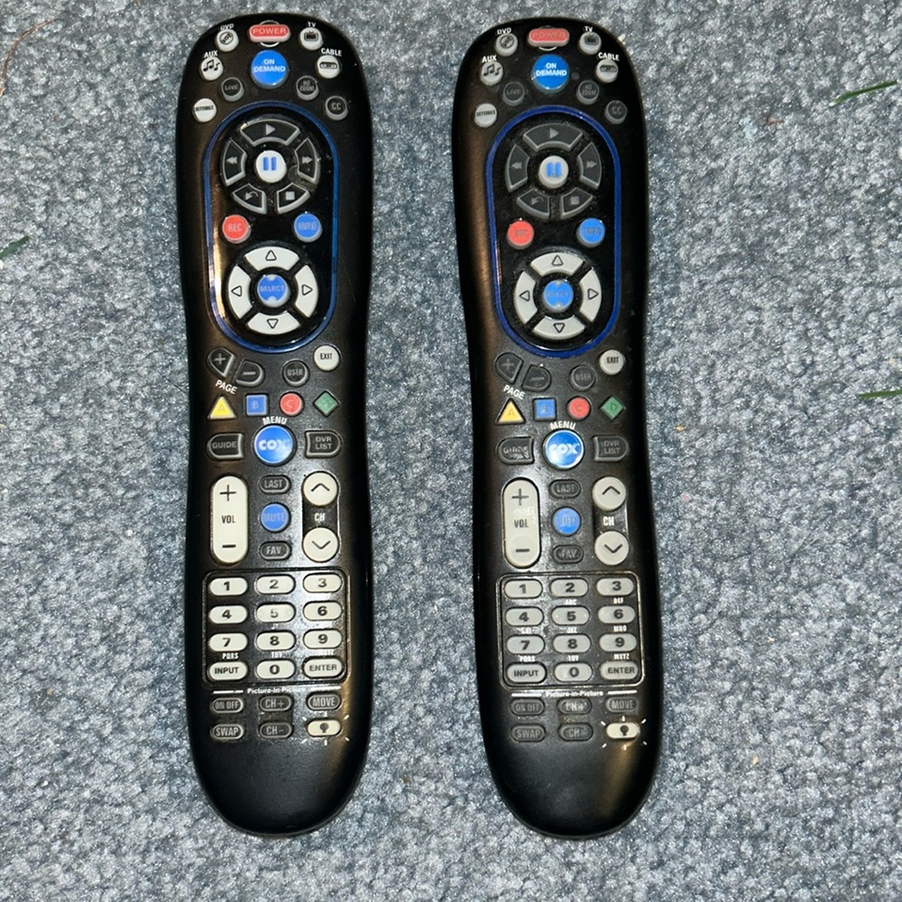 2 CISCO COX UNIVERSAL REMOTE CONTROLS URC-8820-CISCO